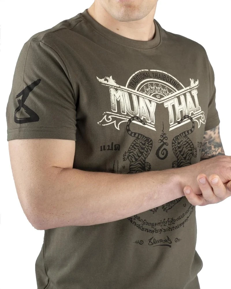 8 Weapons T Shirt Sak Yant Tigers Olijf Groen - Image 3