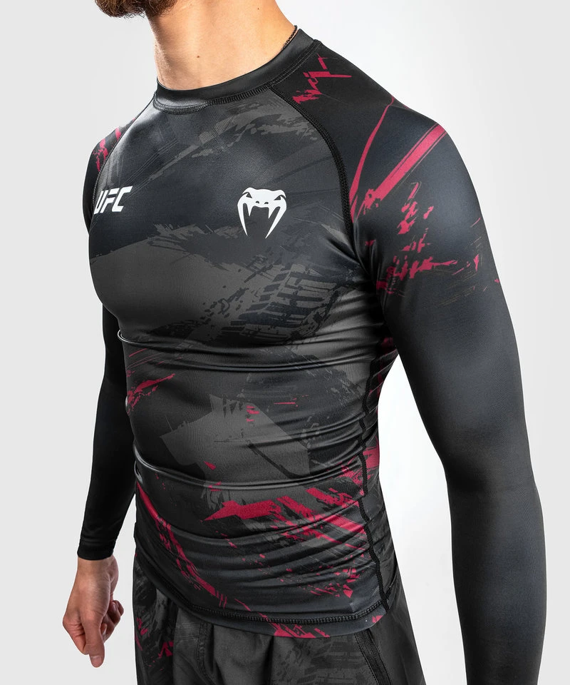 UFC Venum Authentic Fight Week 2.0 Performance L/S Rash Guard Zwart Rood - Image 3