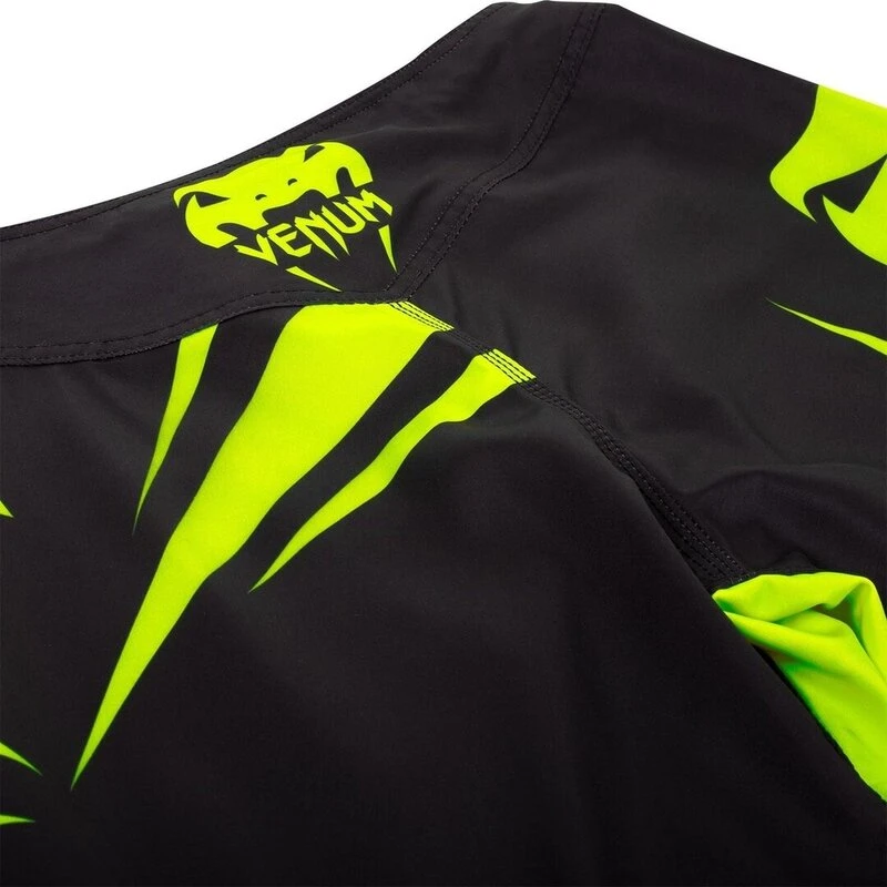 Venum Challenger Fightshort Zwart Neo Geel - Image 2