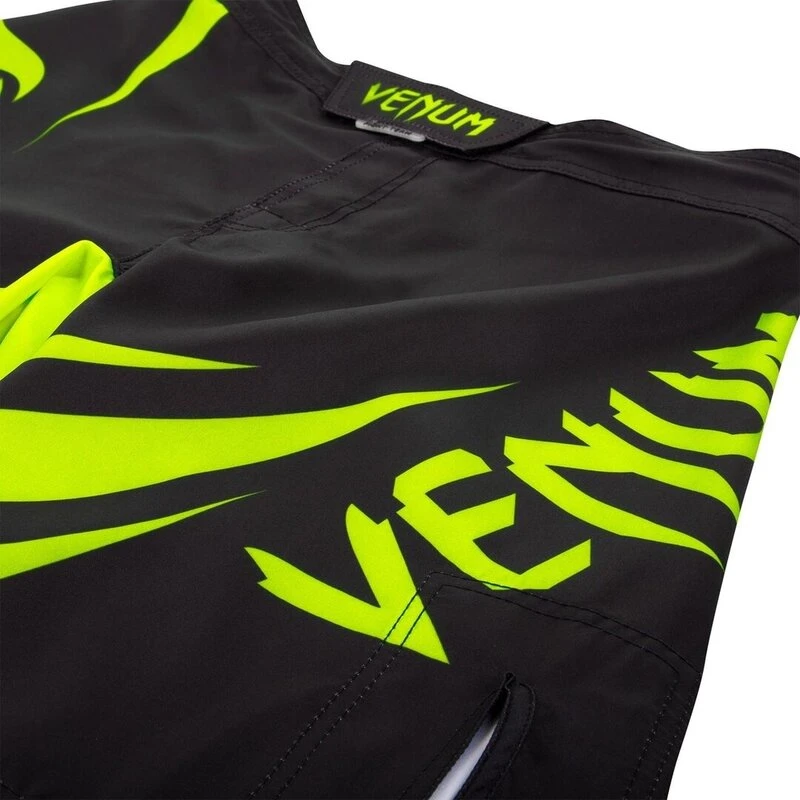 Venum Challenger Fightshort Zwart Neo Geel