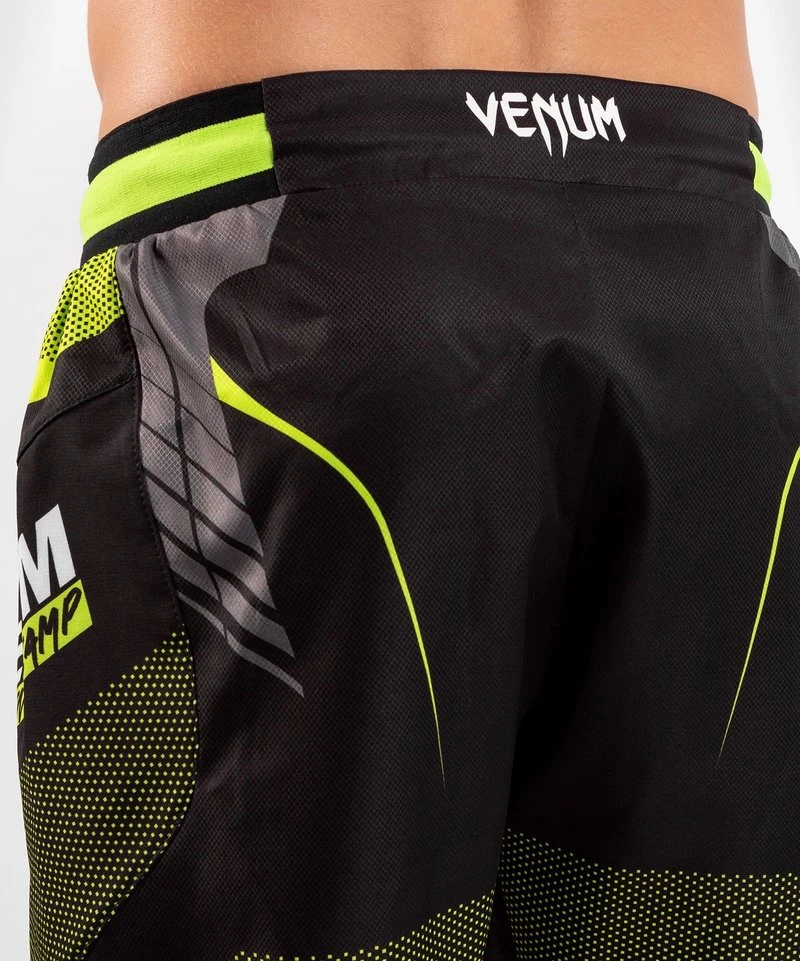 Venum Training Camp 3.0 Fight Shorts Zwart Geel - Image 3